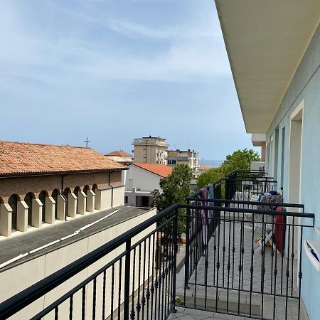 Hotel Capri Белариа-Игеа Марина Екстериор снимка
