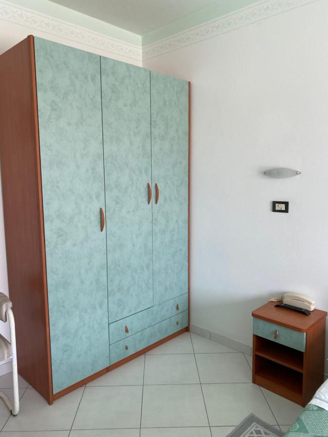 Hotel Capri Белариа-Игеа Марина Екстериор снимка