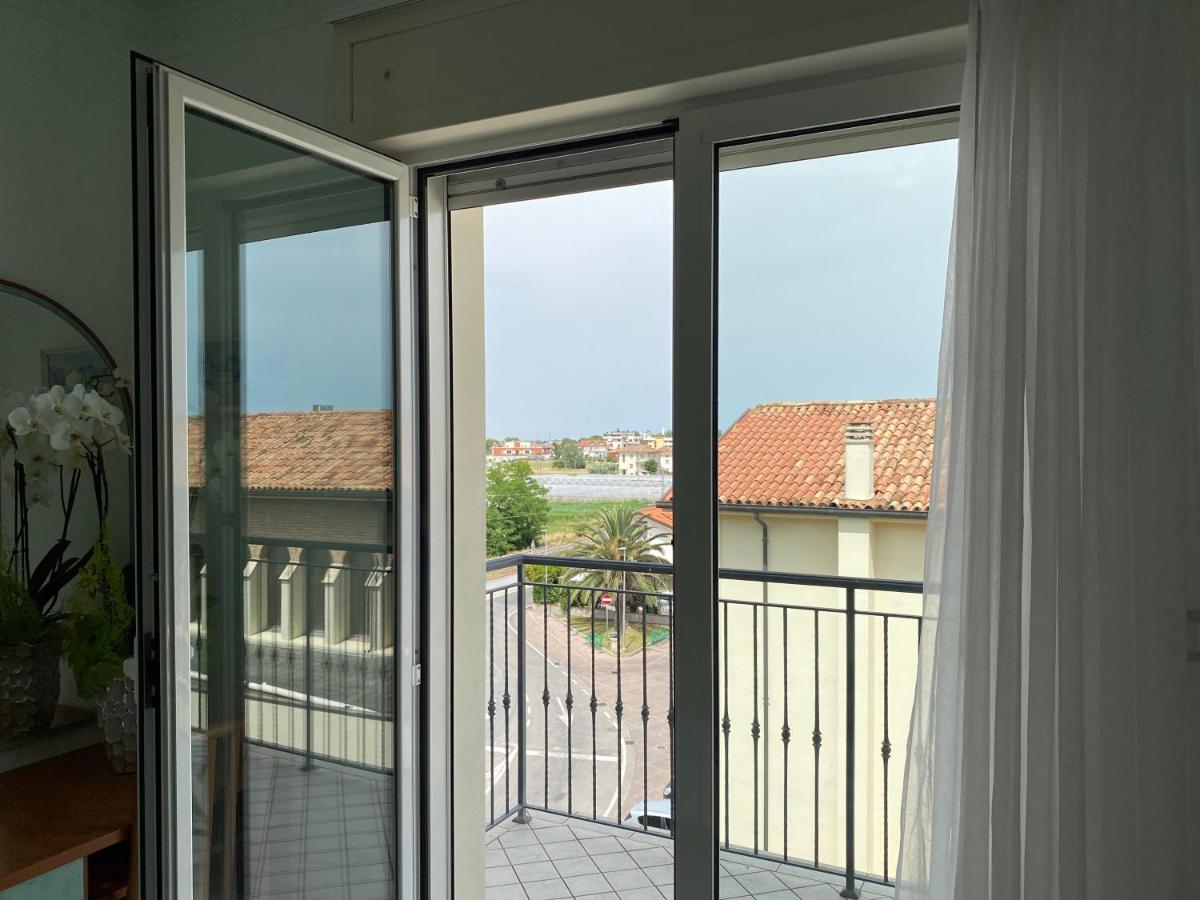 Hotel Capri Белариа-Игеа Марина Екстериор снимка