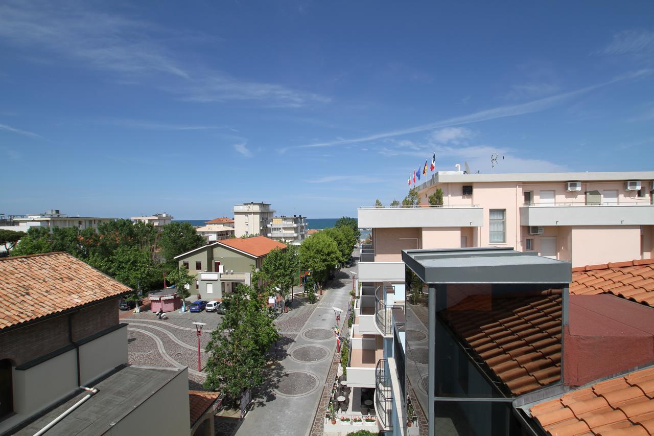 Hotel Capri Белариа-Игеа Марина Екстериор снимка