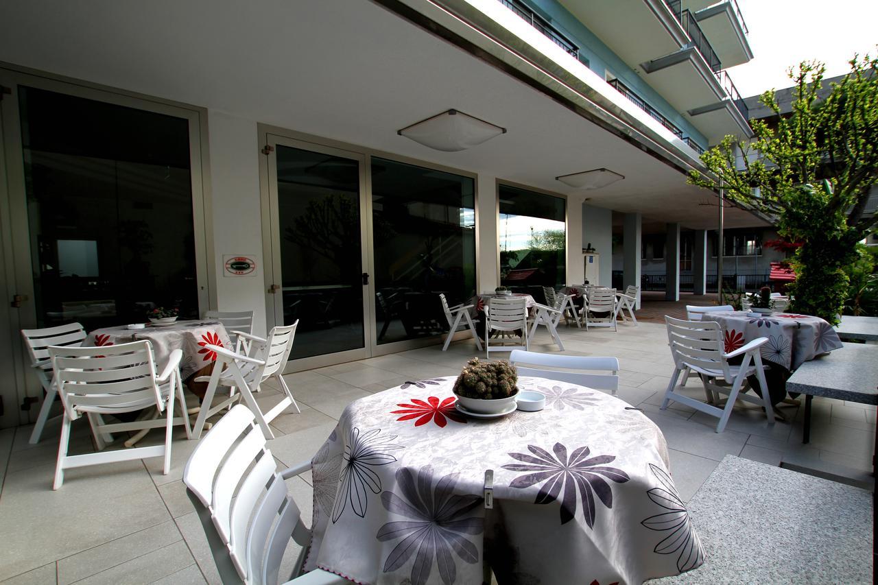 Hotel Capri Белариа-Игеа Марина Екстериор снимка