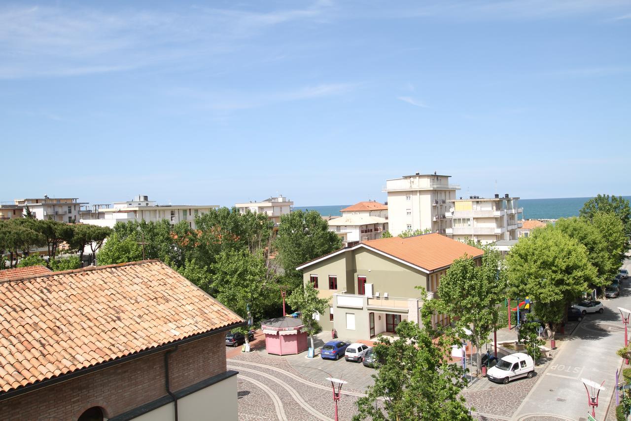 Hotel Capri Белариа-Игеа Марина Екстериор снимка