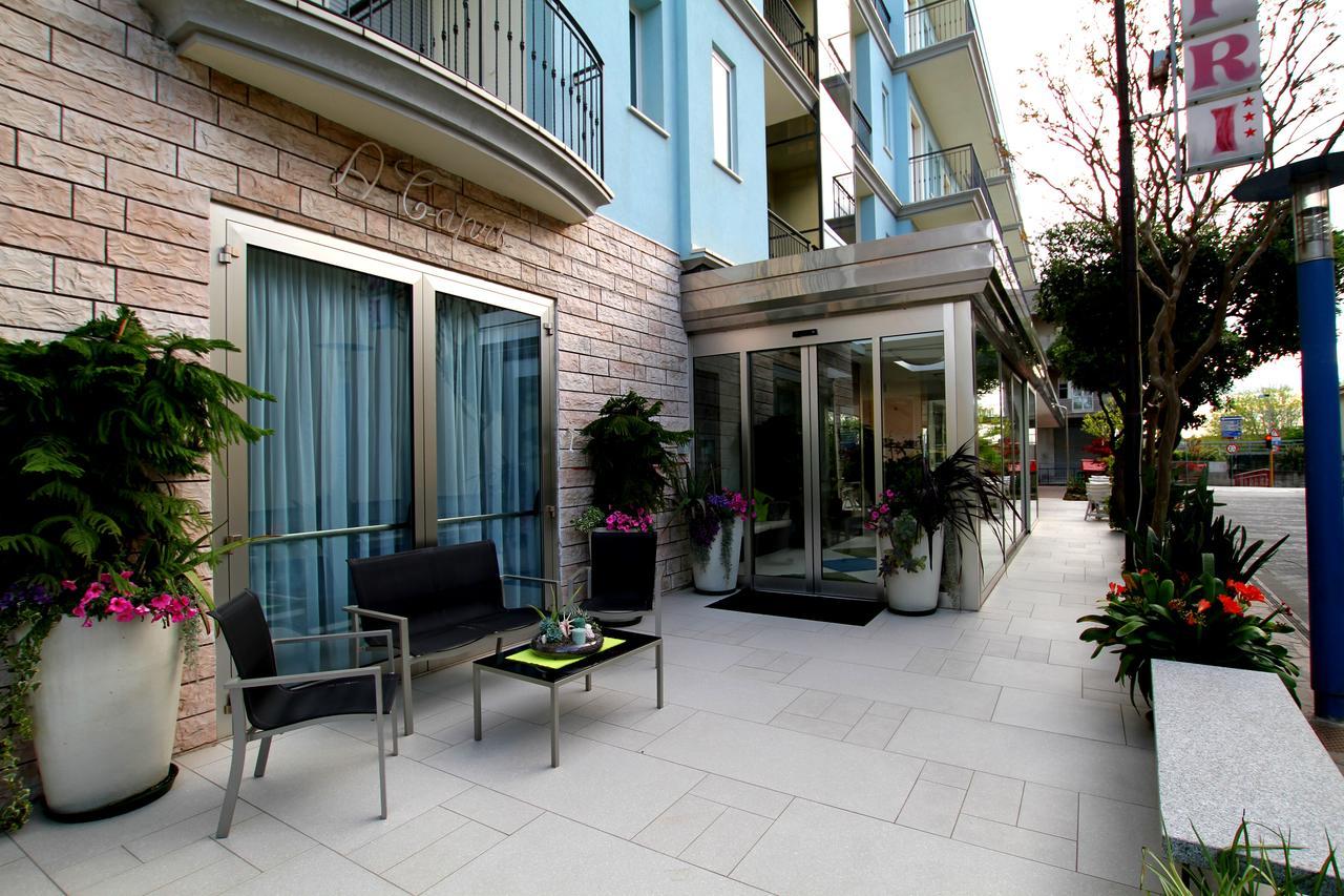 Hotel Capri Белариа-Игеа Марина Екстериор снимка