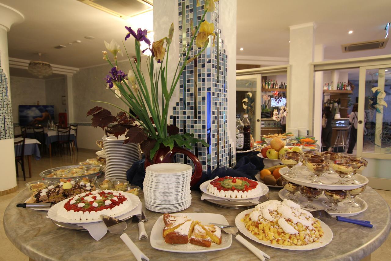 Hotel Capri Белариа-Игеа Марина Екстериор снимка