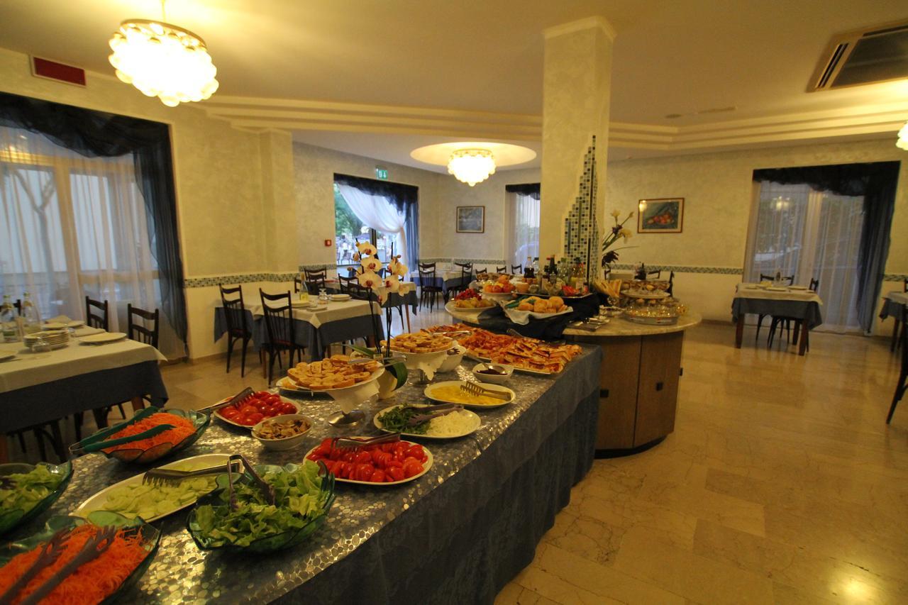 Hotel Capri Белариа-Игеа Марина Екстериор снимка